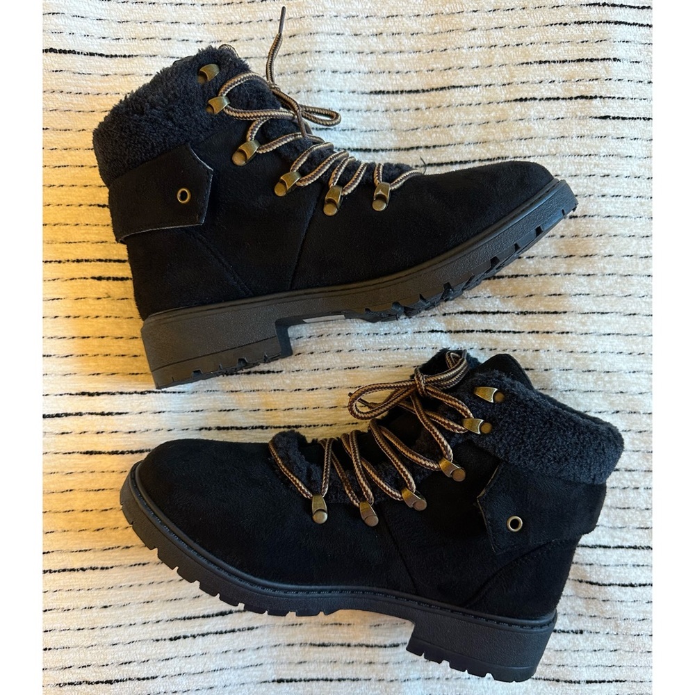 Rouge Helium Black Ankle Boots with Faux Fur Collar